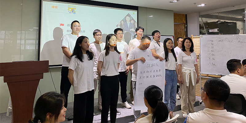 赫名視顯室內(nèi)拓展《凝聚力量，高效協(xié)作》